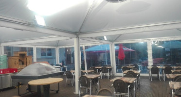 L'auberge Du Lac outside